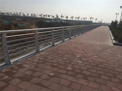 贵州桥梁护栏高度按需定制与房地产咨询的协同发展